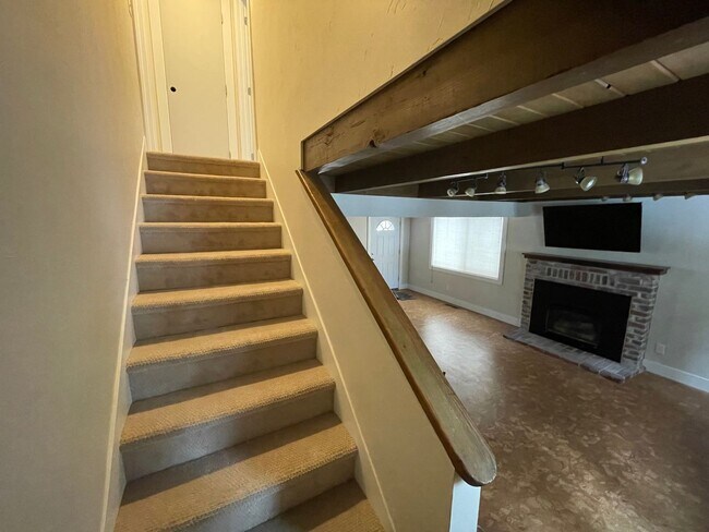 Building Photo - Gardner Mountain Gem - Just Steps from Miles and Miles of Trails