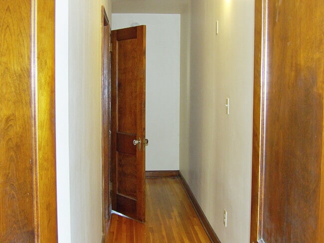 Building Photo - Cozy 2 Bedroom 1 Bathroom in S. Minneapolis