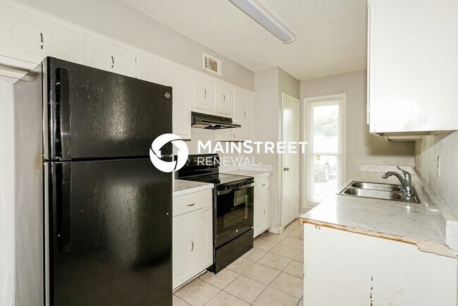 Building Photo - 3 Bedroom Pet-Friendly Home in Memphis, TN with Main Street Renewal