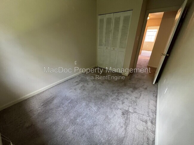 Building Photo - 14611 Earlham Ct