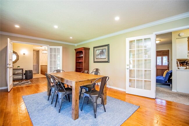 Building Photo - 107 NW Winfield Ln