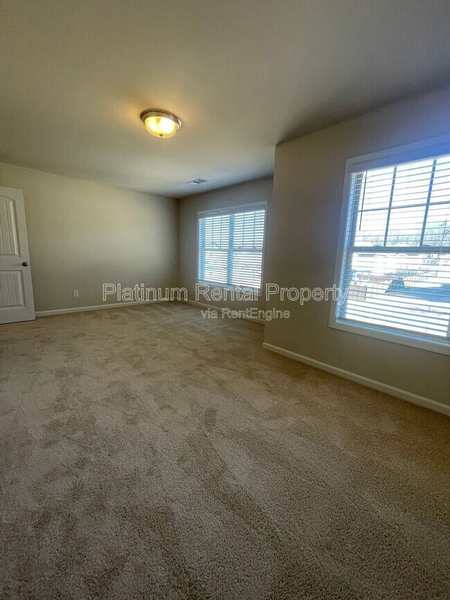 Building Photo - 4425 Huron Dr