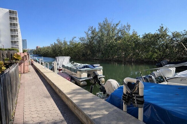 Building Photo - 3522 NE 166th St