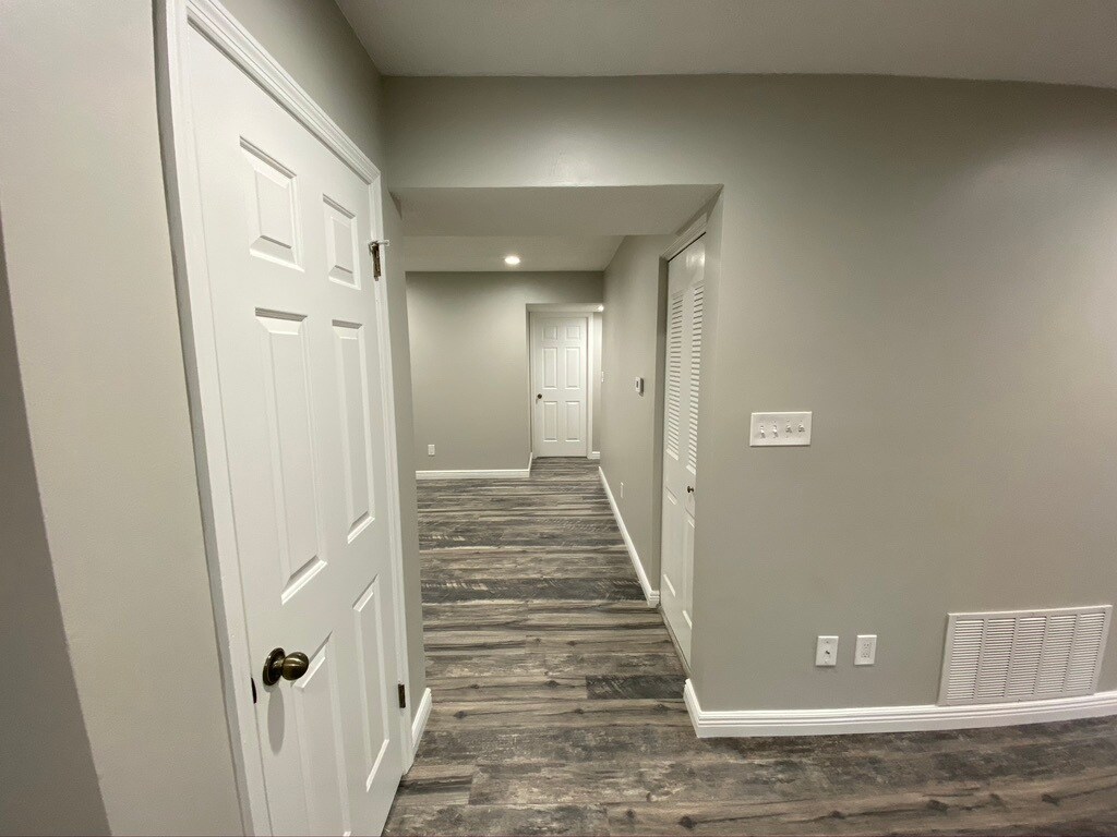 Building Photo - 9057 W Swan Cir