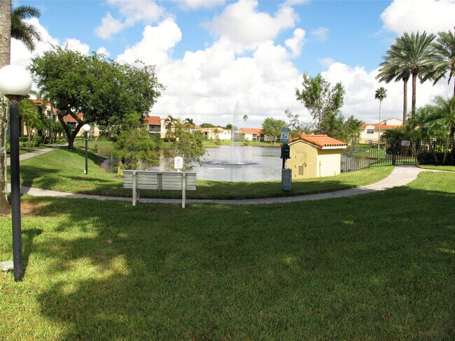 Building Photo - 1263 Ave