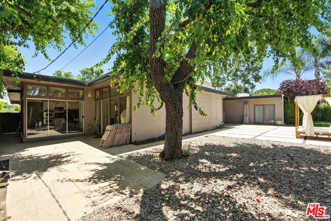 Building Photo - 5139 Collett Ave