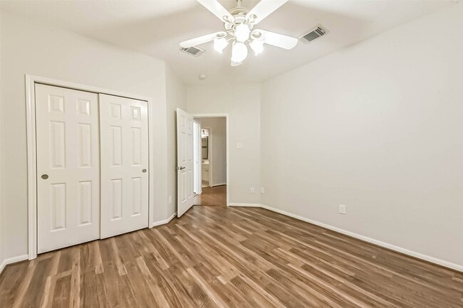 Building Photo - 14610 Farrawood Dr