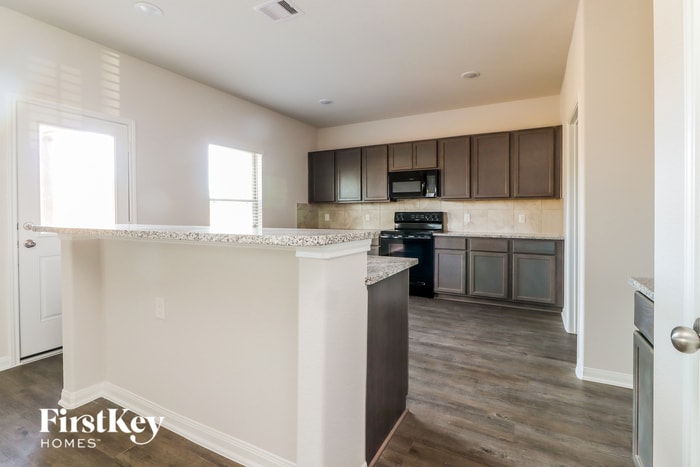 Building Photo - 14705 Country Club Dr