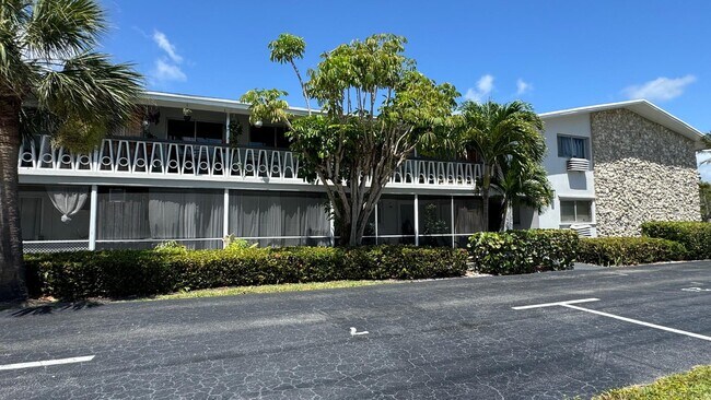 Building Photo - 510 Lake Shore Dr
