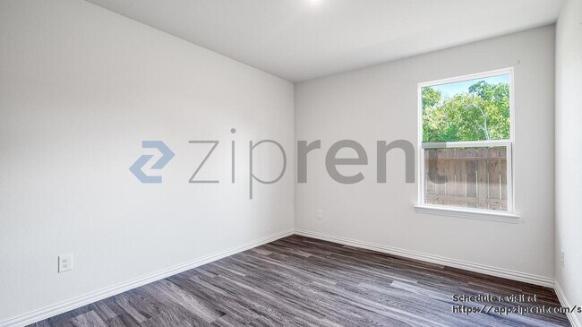 Building Photo - 9836 Lanewell St