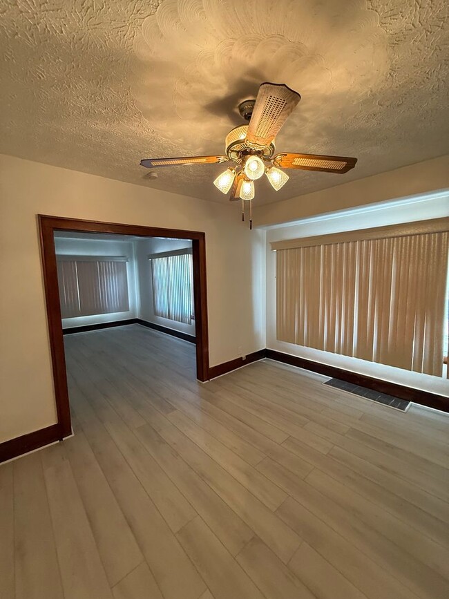 Building Photo - SECTION 8 AND EDEN ACCEPTED! Charming 2-Bedroom Home in the Heart of Akron!!