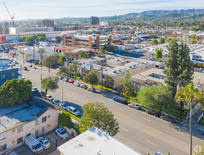 Context - Tarzana West Apartments