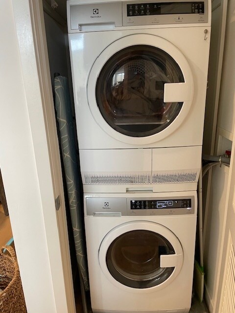 In-unit Washer and Dryer - 1188 Valencia St