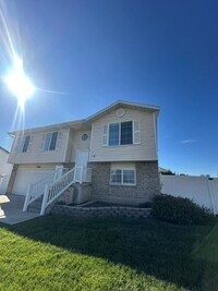 Building Photo - We Buy Christmas! $1000 Amazon Gift Card + Free Rent! 5 Bed 2 Bath Home in Syracuse