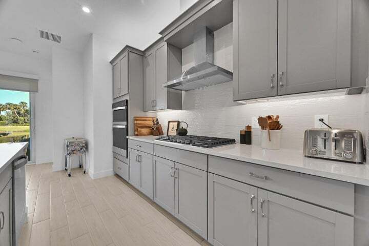 Building Photo - 14185 SW Daphne St