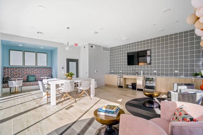 Building Photo - 1111 Shepherd Dr