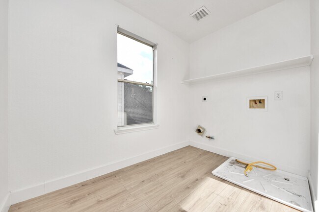 Building Photo - 13515 Scarab Dr