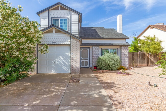Building Photo - 1582 W Curry Dr