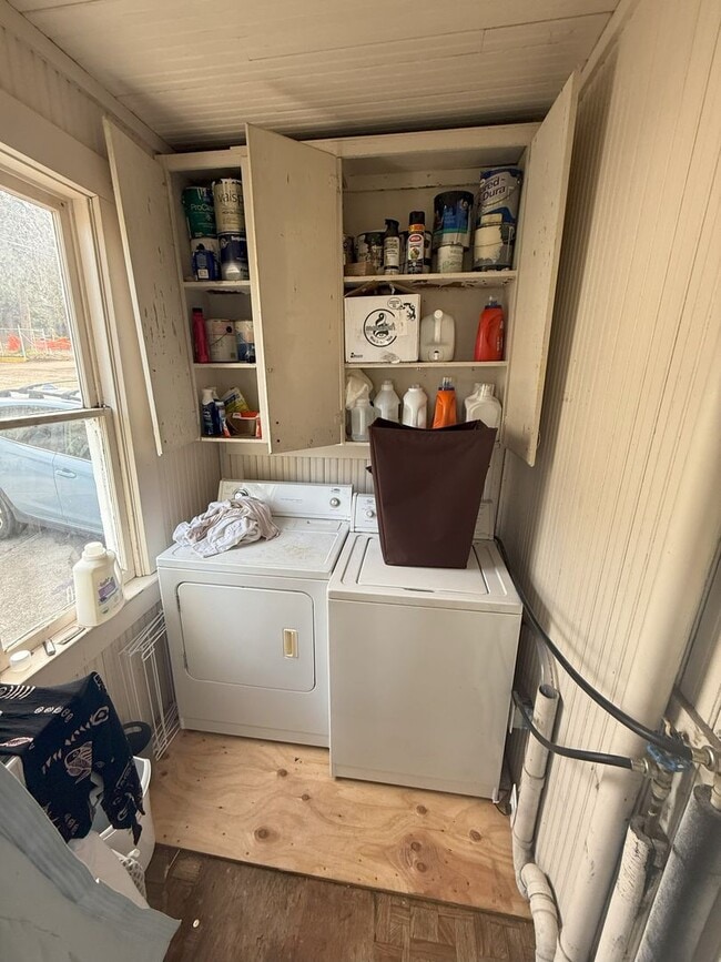 Building Photo - Great 6 bdrm/2 bath close to WWU and downtown