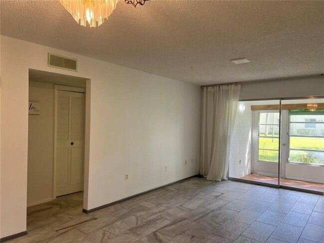 Building Photo - 1100 E Bay Dr