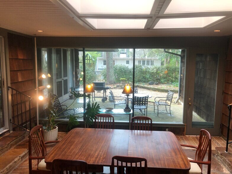 Building Photo - 796 Wesley Dr NW