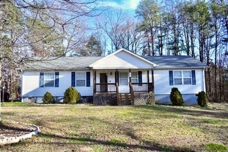 Building Photo - 3 Bedroom House Available Near Gordonsville