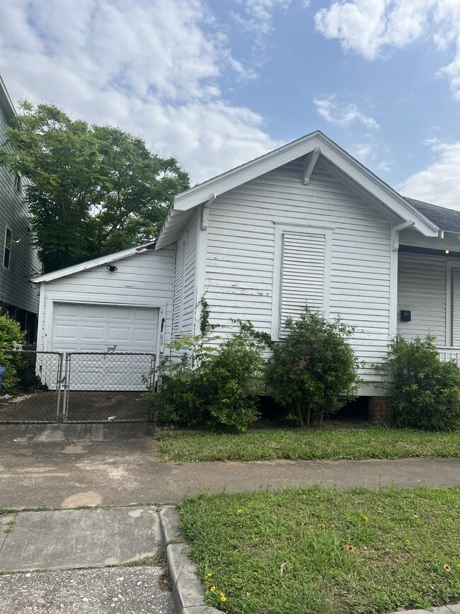 Building Photo - 3927 Avenue M
