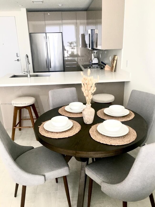 Building Photo - 2000 Metropica Wy