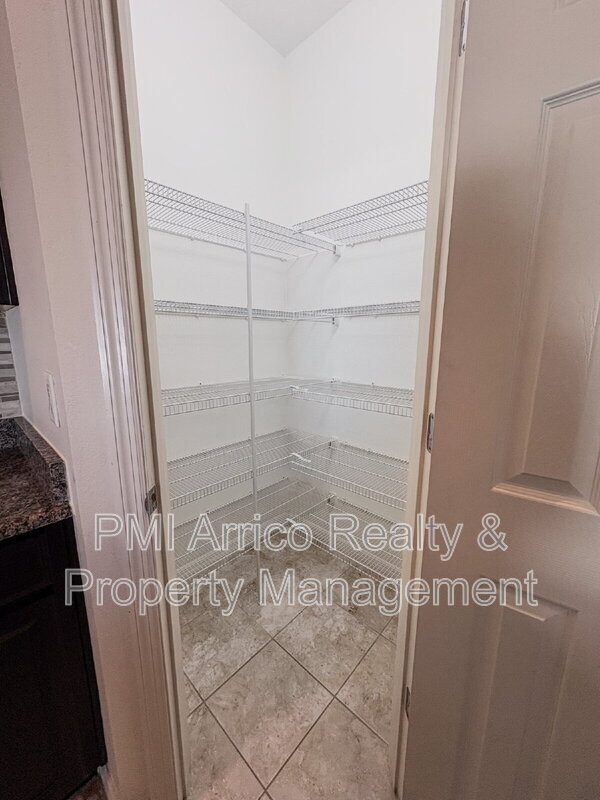 Building Photo - 7079 Woodchase Glen Dr