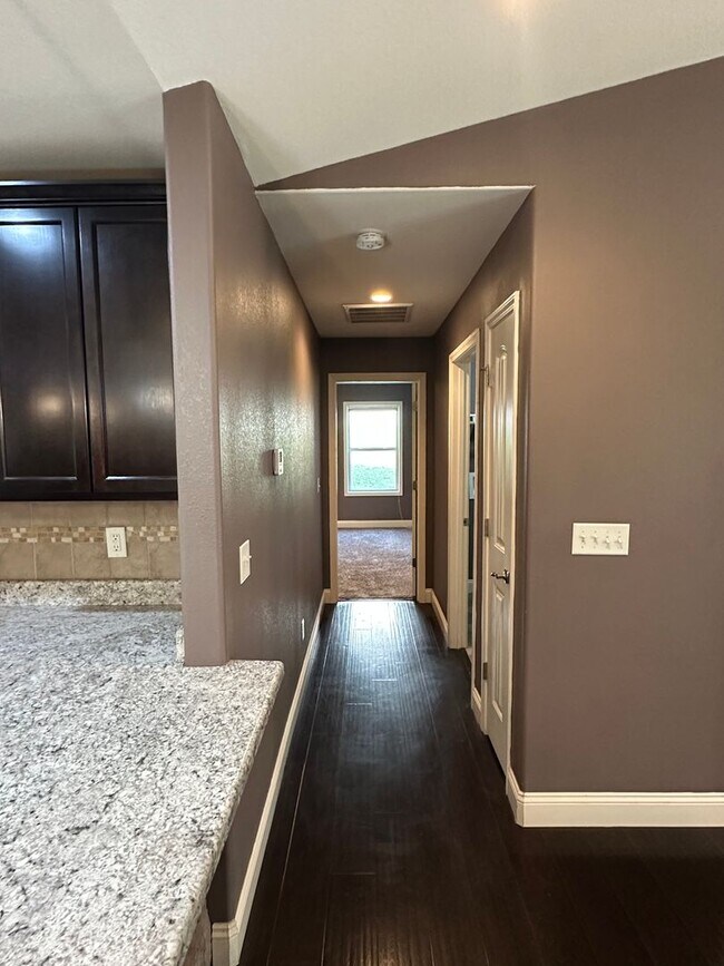 Building Photo - 4 Bed 2 Bath FOR RENT in Waynesville