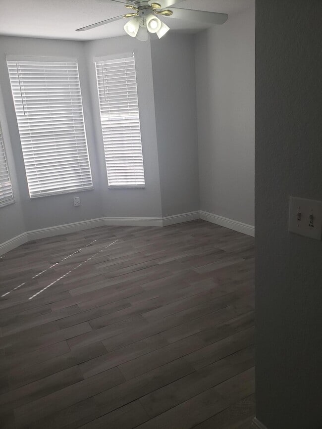 Building Photo - 909 Belmont Pl