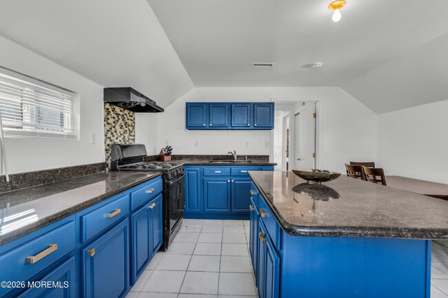 Building Photo - 56 Highland Ave