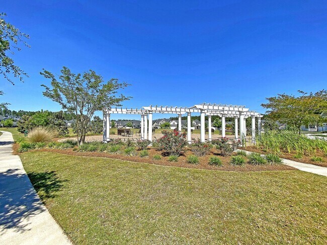 Building Photo - Meticulous 3 Bedroom Home in Lindera Prese...