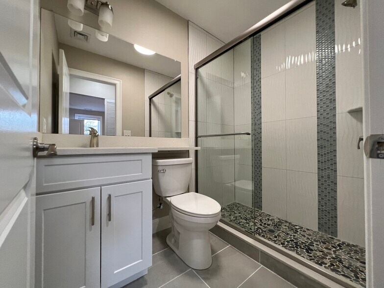 Building Photo - 324 Farrington St