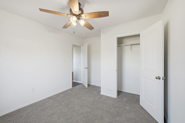 Building Photo - 19 Farmhouse Cir