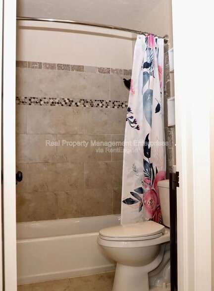 Building Photo - 5805 Hefner Village Ct