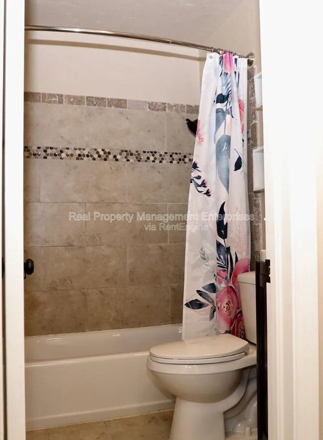 Building Photo - 5805 Hefner Village Ct