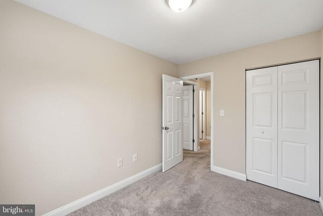 Building Photo - 524 Lancaster Pl