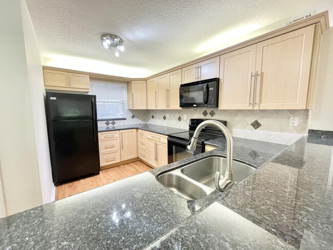 Building Photo - 3130 Millwood Terrace