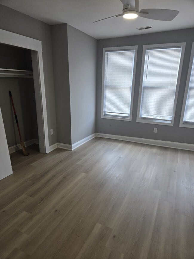 Building Photo - 5047 Diamond St