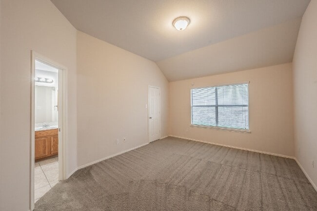 Building Photo - 9916 Channing Rd