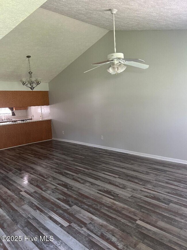 Building Photo - 3 Stoney Creek Ln