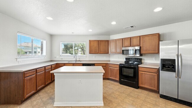 Building Photo - 4527 Summer Fall