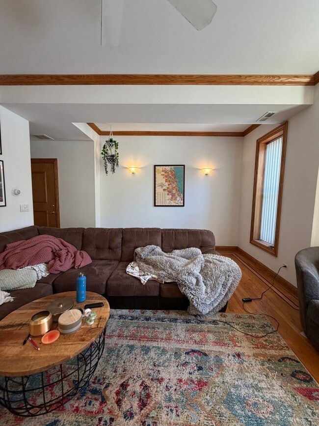 Building Photo - 3734 N Sheffield Ave