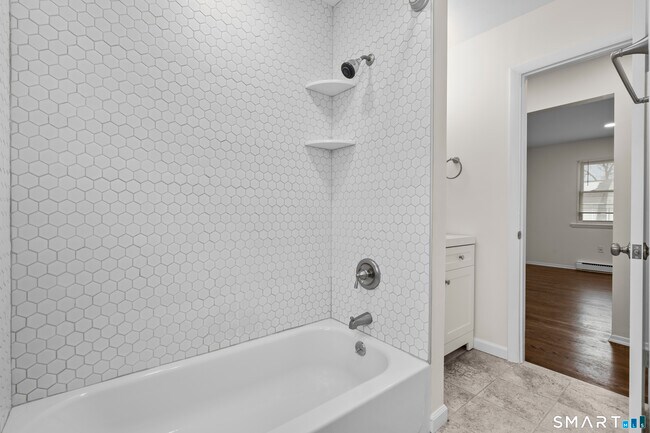 Building Photo - 110 Burwood Ave