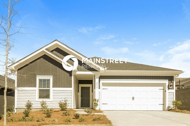 Building Photo - 3 Bedroom Pet-Friendly Home in Charlotte, NC with Main Street Renewal