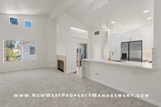 Building Photo - Newly renovated 2-bedroom UTC townhome in the coveted Andria of Renaissance at La Jolla community...