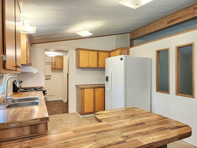 Building Photo - 3 Bedroom Home in Marysville  Pet Friendly...