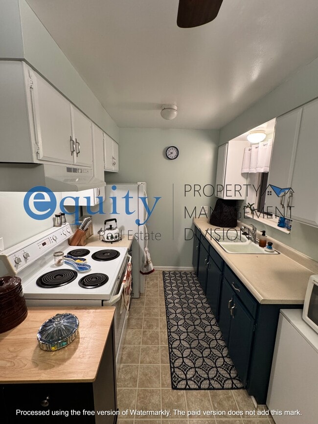 Building Photo - 549 Stringham Ave