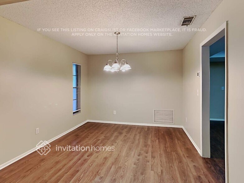 Building Photo - 851 Woodgate Trail